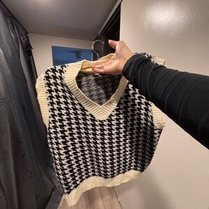 Black and White Houndstooth Sweater Vest - S (oversized fit)